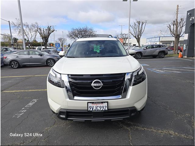 2024 Nissan Pathfinder SV