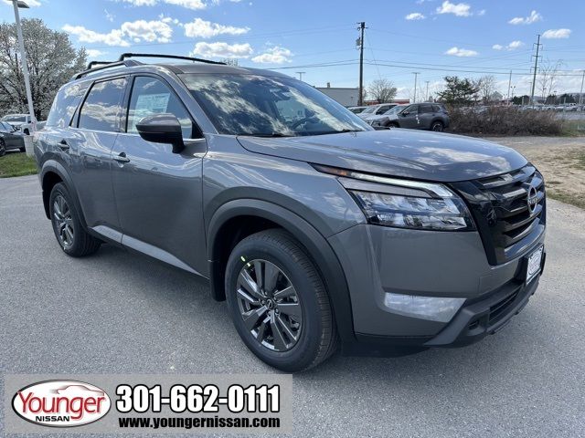 2024 Nissan Pathfinder SV