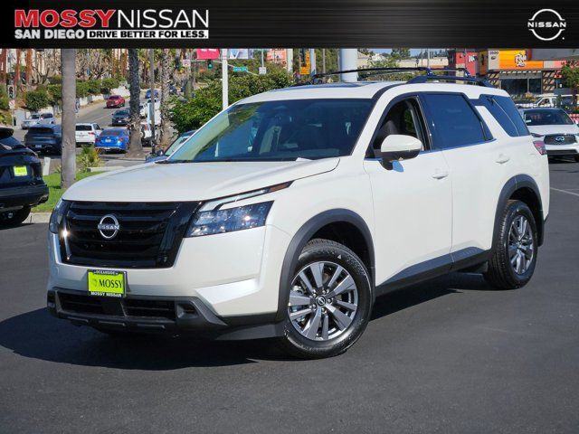 2024 Nissan Pathfinder SV