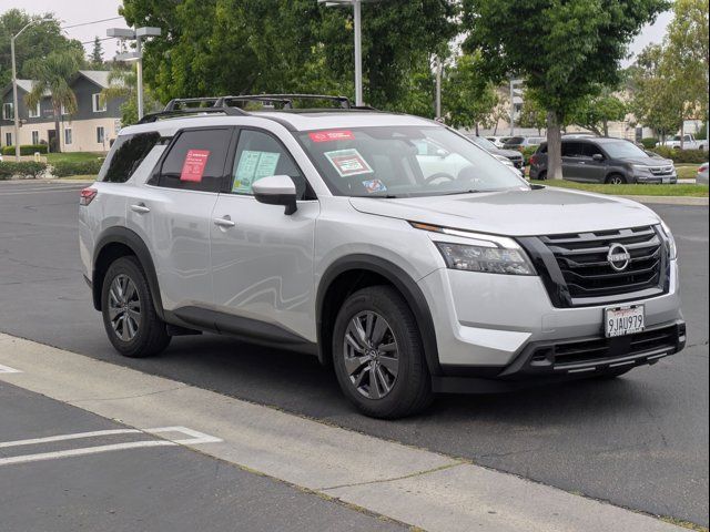2024 Nissan Pathfinder SV