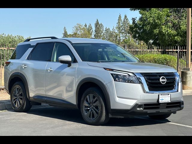 2024 Nissan Pathfinder SV