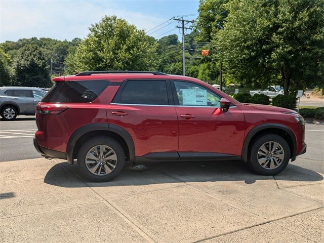 2024 Nissan Pathfinder SV