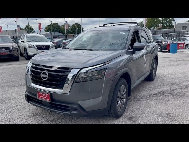 2024 Nissan Pathfinder SV