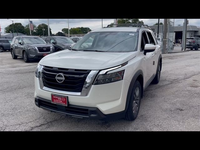 2024 Nissan Pathfinder SV