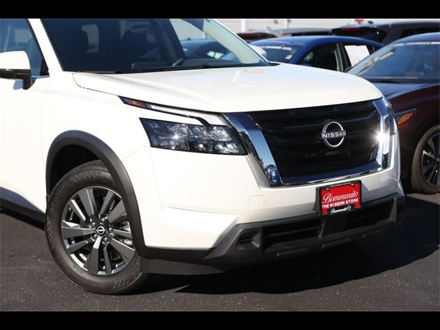 2024 Nissan Pathfinder SV