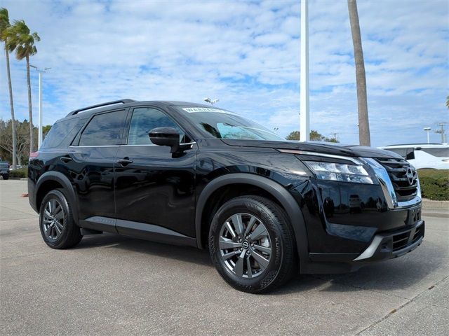 2024 Nissan Pathfinder SV