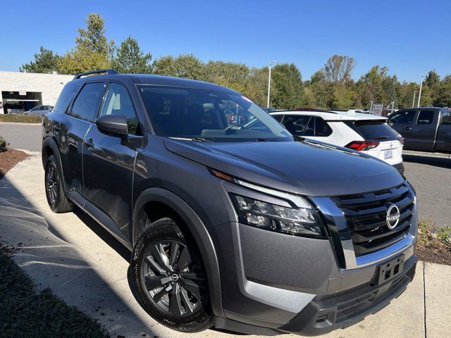 2024 Nissan Pathfinder SV