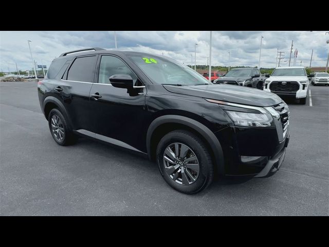 2024 Nissan Pathfinder SV