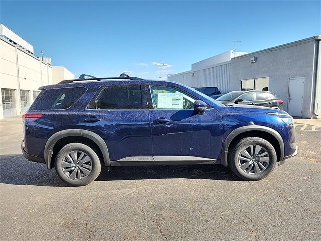 2024 Nissan Pathfinder SV