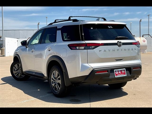 2024 Nissan Pathfinder SV