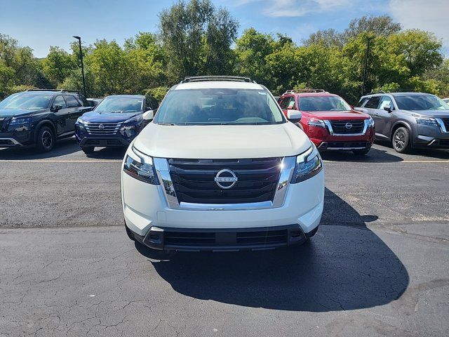 2024 Nissan Pathfinder SV