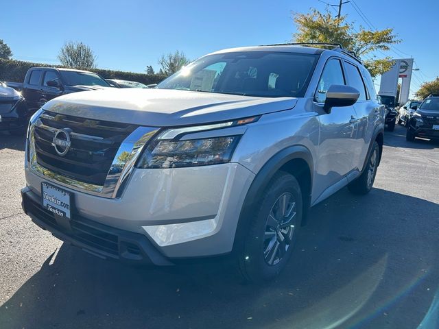 2024 Nissan Pathfinder SV