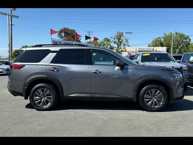 2024 Nissan Pathfinder SV