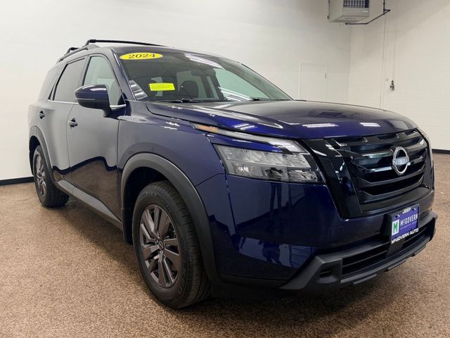 2024 Nissan Pathfinder SV