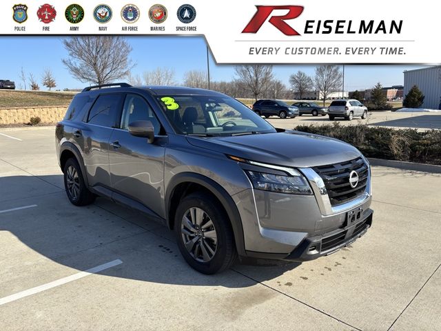 2024 Nissan Pathfinder SV