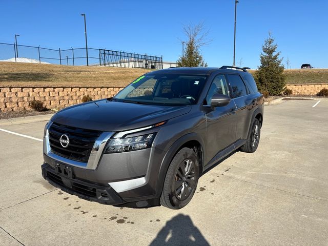 2024 Nissan Pathfinder SV