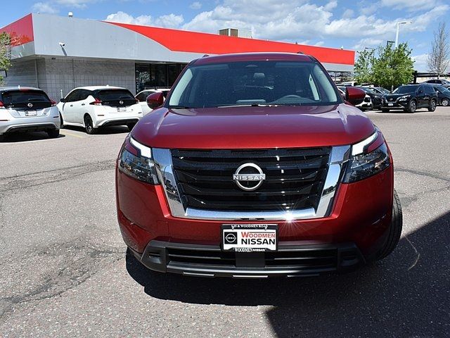 2024 Nissan Pathfinder SV