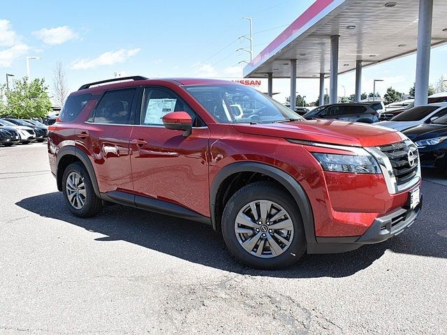 2024 Nissan Pathfinder SV