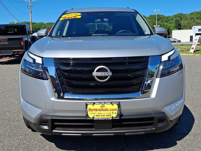 2024 Nissan Pathfinder SV