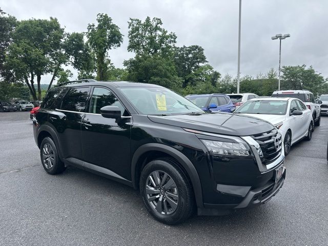 2024 Nissan Pathfinder SV