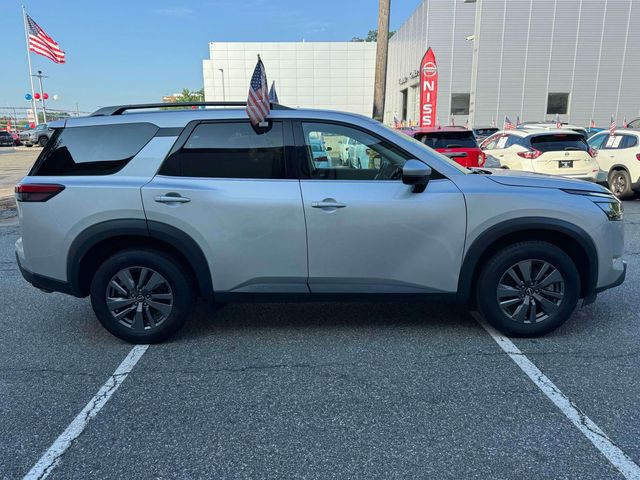 2024 Nissan Pathfinder SV