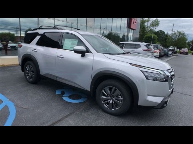 2024 Nissan Pathfinder SV