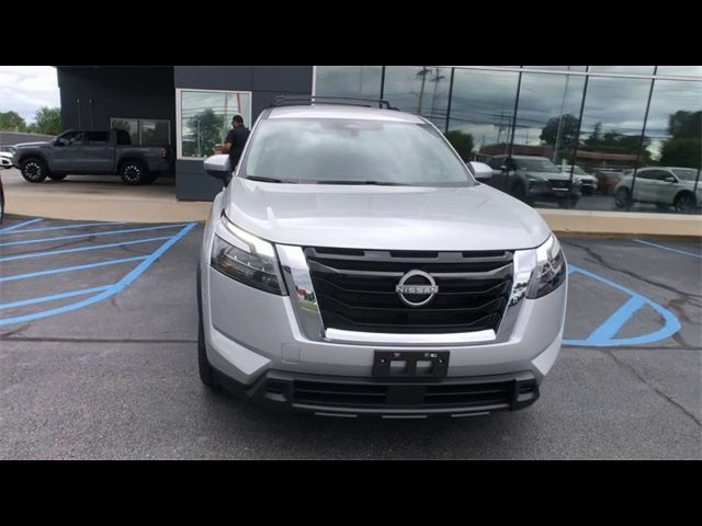 2024 Nissan Pathfinder SV