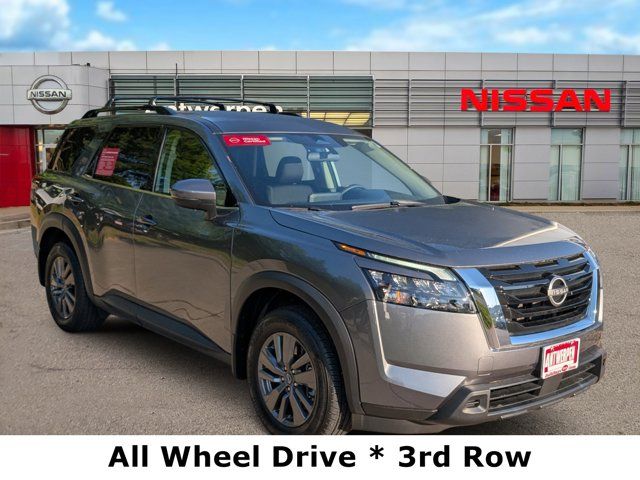 2024 Nissan Pathfinder SV