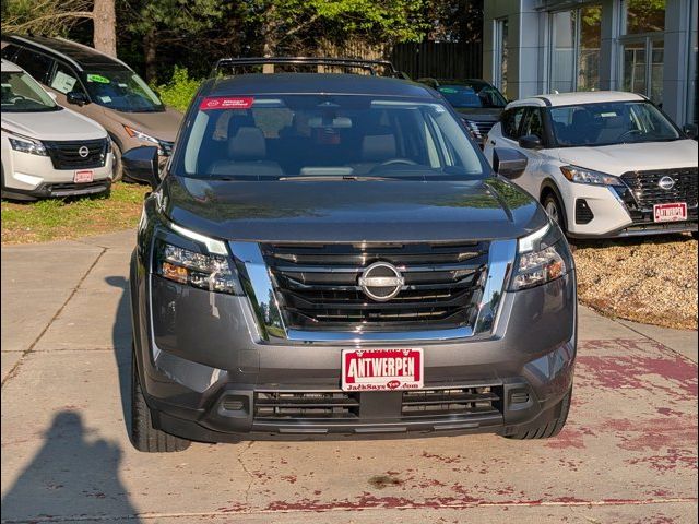 2024 Nissan Pathfinder SV