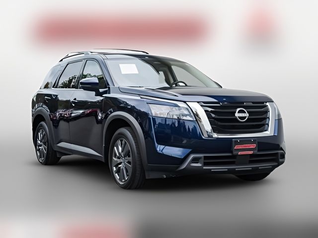 2024 Nissan Pathfinder SV