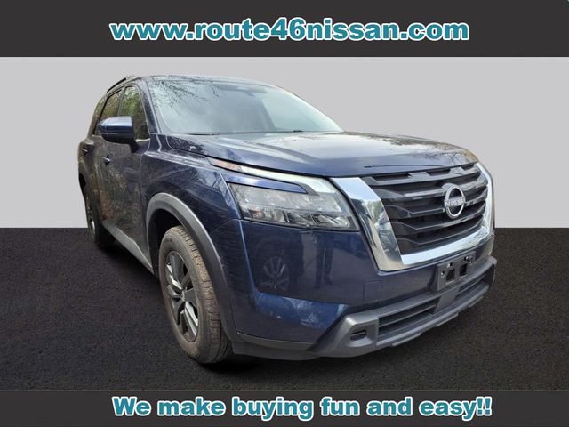 2024 Nissan Pathfinder SV