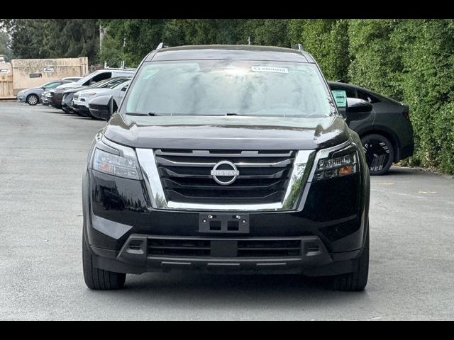 2024 Nissan Pathfinder SV