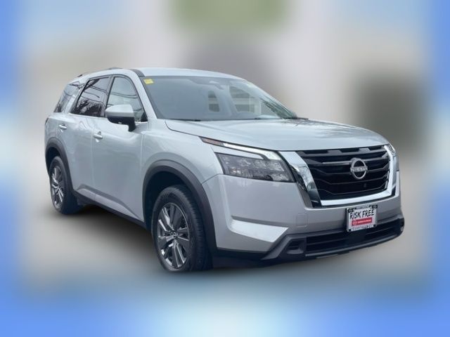 2024 Nissan Pathfinder SV