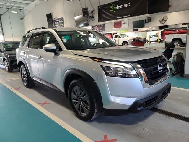 2024 Nissan Pathfinder SV