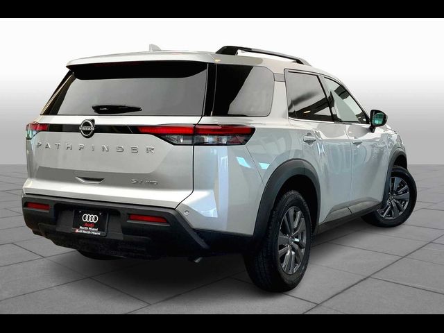2024 Nissan Pathfinder SV