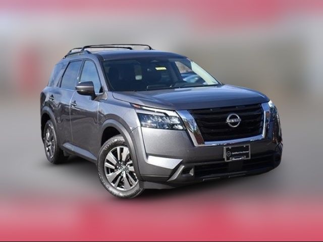 2024 Nissan Pathfinder SV