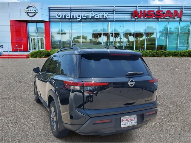 2024 Nissan Pathfinder SV