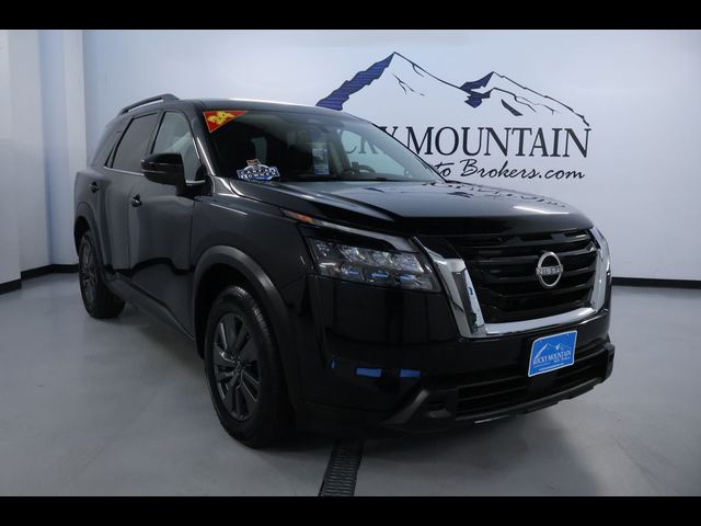 2024 Nissan Pathfinder SV