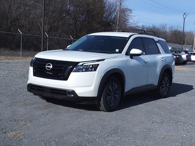 2024 Nissan Pathfinder SV