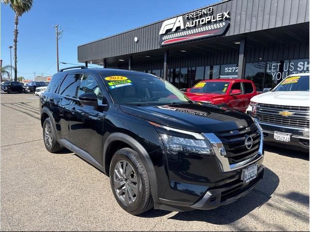 2024 Nissan Pathfinder SV