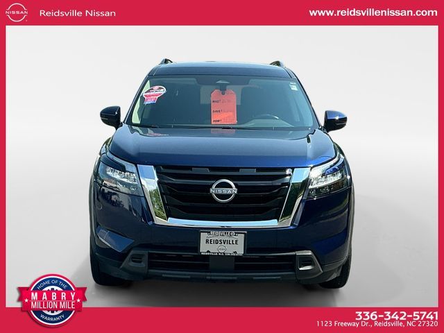 2024 Nissan Pathfinder SV