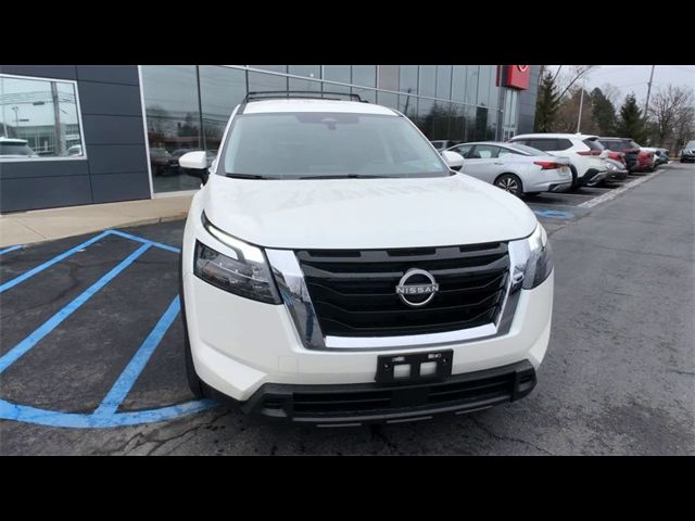 2024 Nissan Pathfinder SV