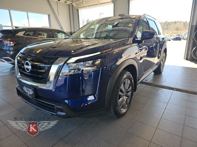 2024 Nissan Pathfinder SV