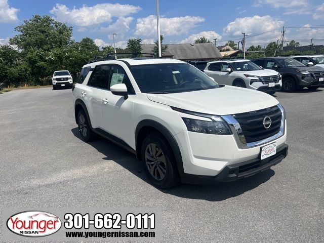 2024 Nissan Pathfinder SV