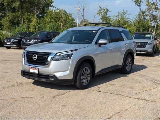 2024 Nissan Pathfinder SV