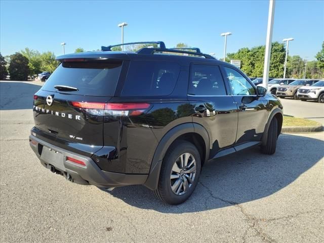 2024 Nissan Pathfinder SV