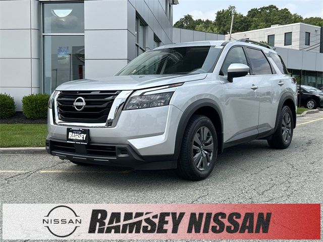 2024 Nissan Pathfinder SV