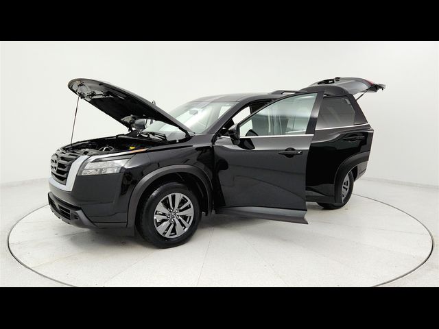 2024 Nissan Pathfinder SV