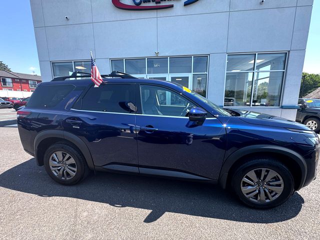 2024 Nissan Pathfinder SV