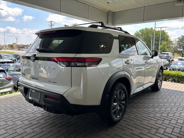 2024 Nissan Pathfinder SV